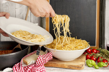 Spaghetti Bolognese, Spaghetti-Füllung auf dem Teller - CSTF000890