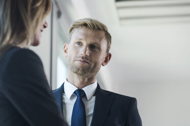 Portrait of businessman listening to woman - WESTF020957