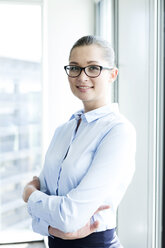 Young businesswoman with glasses smiling confidently - WESTF020979