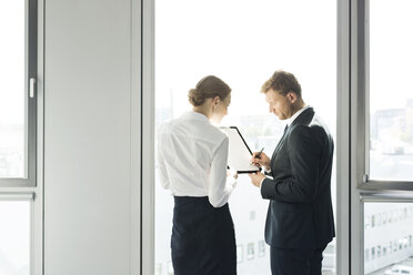 Businessman signing contract - WESTF021022