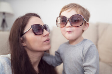 Mother and little son wearing sunglasses - OPF000040