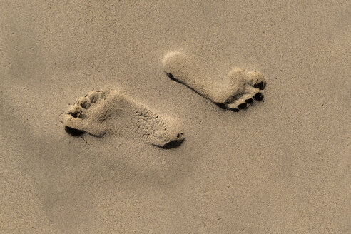 Two footprints in wet sand - EJWF000677
