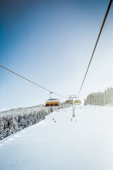 Österreich, Land Salzburg, Region Hochkönig im Winter, Ski Amade, Skilift - DISF001408