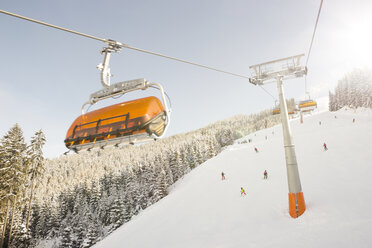 Österreich, Land Salzburg, Region Hochkönig im Winter, Ski Amade, Skilift - DISF001409