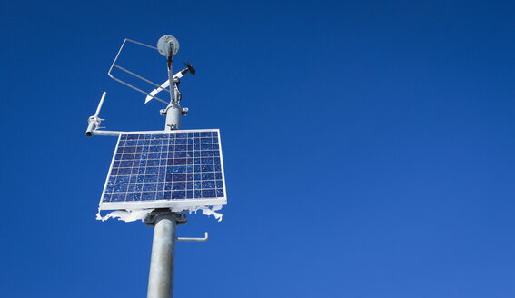 Austria, weather station, solar cell - DISF001421