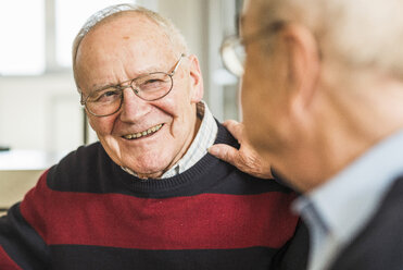 Two senior friends talking - UUF003498