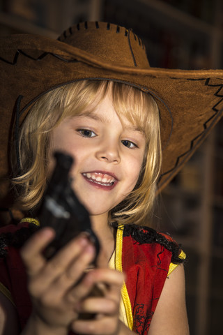Kleines Mädchen verkleidet als Cowboy, lizenzfreies Stockfoto