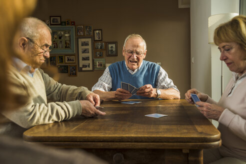 Senior friends playing cards - UUF003519