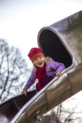 Germany, Kiel, Little girl with red cap playing on shoot - JFEF000593