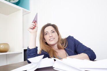 Portrait of smiling woman with paper planes - PATF000035