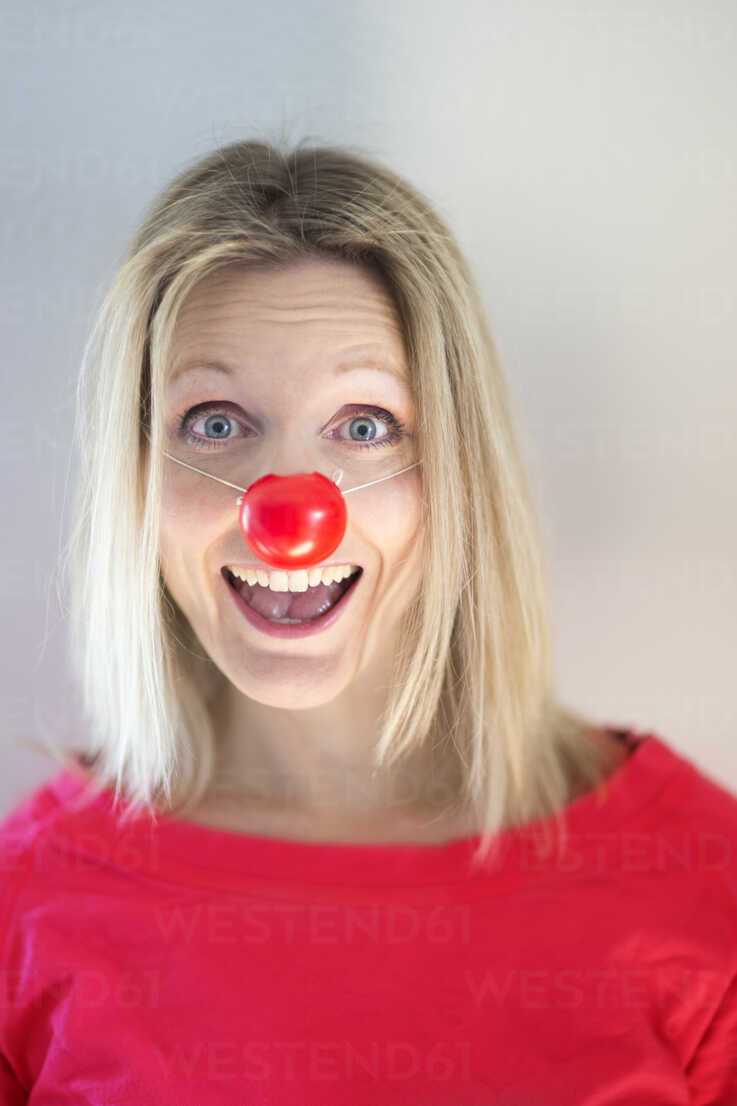 155 foto e immagini di Woman Clown Nose - Getty Images