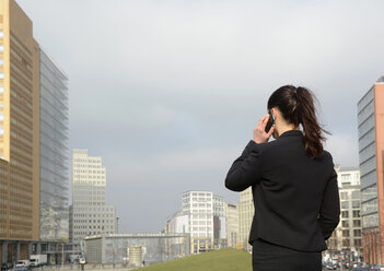 Germany, Berlin, businesswoman on smartphone - BFRF000964