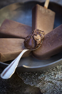 Nutella popsicle, spoon with Nutella, bowl - LVF002941