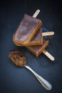 Nutella popsicle, spoon with Nutella on slate - LVF002943