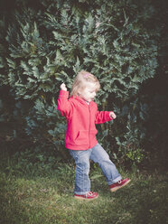 Dancing girl in garden - GSF000958