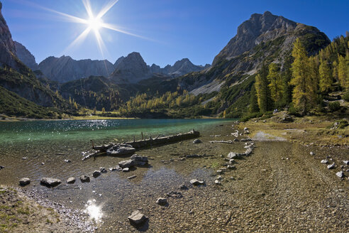 Österreich, Tirol, Ehrwald, Seebensee mit Sonnenspitze - UMF000756