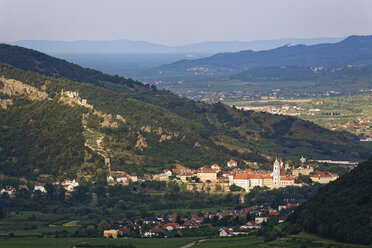 Österreich, Niederösterreich, Waldviertel, Wachau, Blick auf Duernstein - SIEF006496