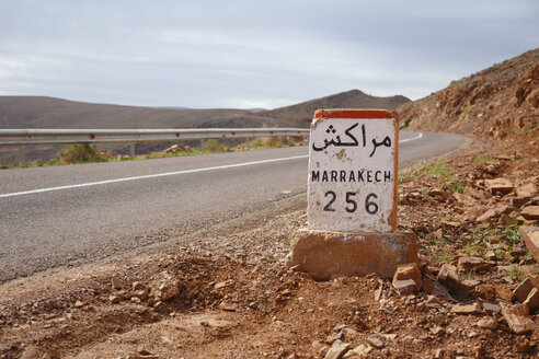 Marokko, Straße nach Marrakesch - STDF000145