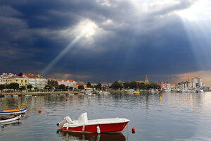 Kroatien, Istrien, Umag, Boot im Hafen - LBF001075