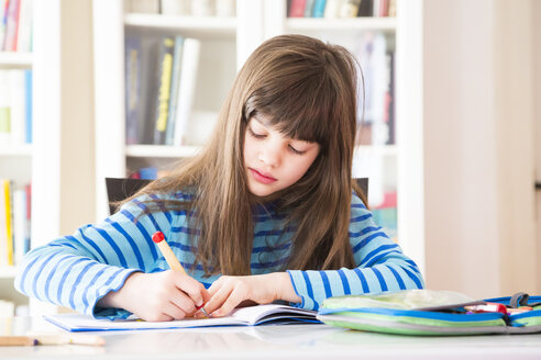 Girl doing homework - LVF002965