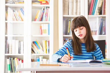 Girl doing homework - LVF002960