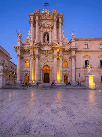 Italien, Sizilien, Siracusa, Kathedrale zur blauen Stunde, lizenzfreies Stockfoto
