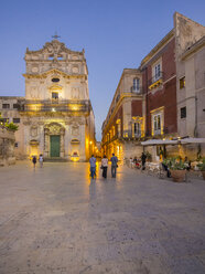 Italy, Sicily, Siracuse, Santa Lucia alla Badia church on cathedral square - AMF003862