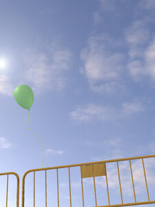 Ballon am Geländer einer Schranke befestigt, 3D-Rendering - UWF000390