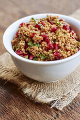 Bulgur mit frischen Kräutern, Gewürzen und Granatapfelkernen - HAWF000696