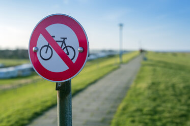 Germany, Neuharlingersiel, no bicycles sign on dike - FRF000215