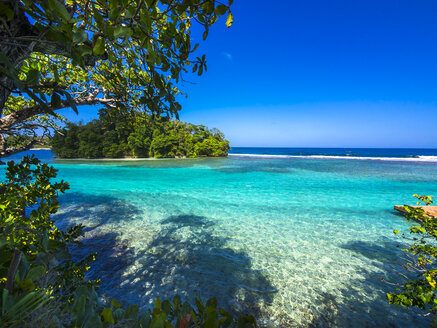 Karibik, Große Antillen, Jamaika, Portland Parish, Port Antonio, Blick auf Pellew Island - AMF003868