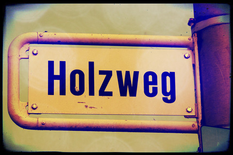Deutschland, Straßenschild, Holzweg, lizenzfreies Stockfoto