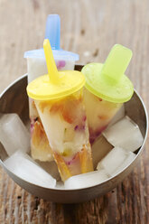 Lemon popsicles with eadible flowers - HAWF000702