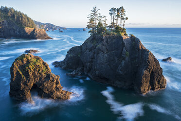 USA, Oregon, Oregon State Park, Samuel H Boardman State Park, Pazifikküste, Langzeitbelichtung - FOF007778