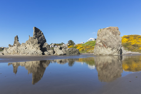 USA, Oregon, Bandon, Häuser am Strand von Bandon, lizenzfreies Stockfoto