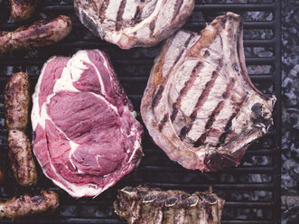 Italian barbecue with Bistecca alla Fiorentina, Salsiccia and cured pork - GSF000982