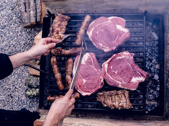Italian barbecue with Bistecca alla Fiorentina, Salsiccia and cured pork - GSF000991