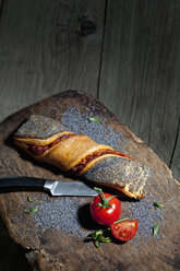 Paprika-Tomaten-Strudel mit Mohn - CSF024808