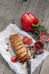 Paprika-Tomaten-Strudel mit Sesam - CSF024803