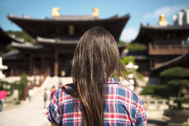 China, Hong Kong, Kowloon, back view of woman visiting Chi Lin nunnery - GEMF000095