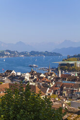 Schweiz, Kanton Luzern, Luzern, Altstadt, Blick auf den Vierwaldstättersee mit Schaufelraddampfer und Booten, Kultur- und Kongresszentrum Luzern - WDF002947