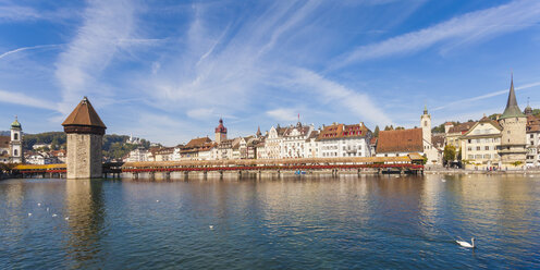 Switzerland, Canton of Lucerne, Lucerne, Old town, Reuss river, Chapel bridge and water tower - WDF002958