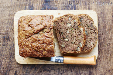 Zucchini-Brot mit Zucchini, Banane und Walnüssen als Zutaten - HAWF000711