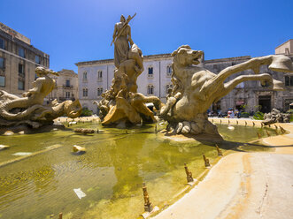 Italy, Sicily, Siracusa, fountain of Artemis - AMF003890