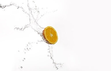 Orange and splash of water - KSWF001430