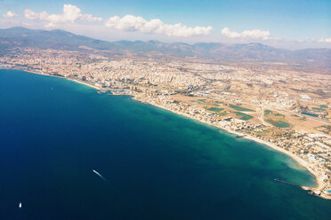 Blick auf Palma de Mallorcas Küste, Luftaufbahme, Mallorca, Spanien - DWIF000440