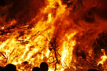 Deutschland, Bayern, Landsberied, Osterfeuer, Feuer - GNF001321