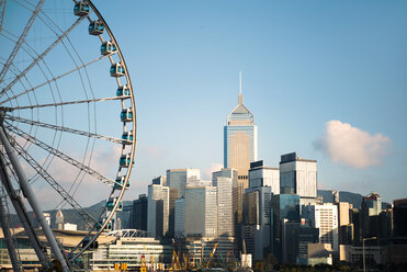 China, Hongkong, Blick auf Riesenrad, Central Plaza und andere Wolkenkratzer - GEMF000102