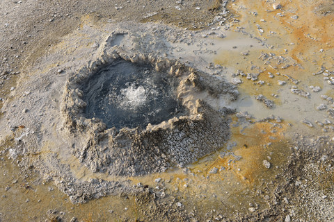 USA, Wyoming, Yellowstone-Nationalpark, Heiße Quelle im oberen Geysirbecken, lizenzfreies Stockfoto