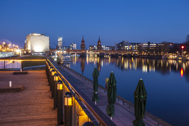 Germany, Berlin, view to Oberbaum Bridge at evening twilight - ZMF000376